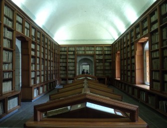 Concluye catalogación de libros antiguos en la Biblioteca Burgoa