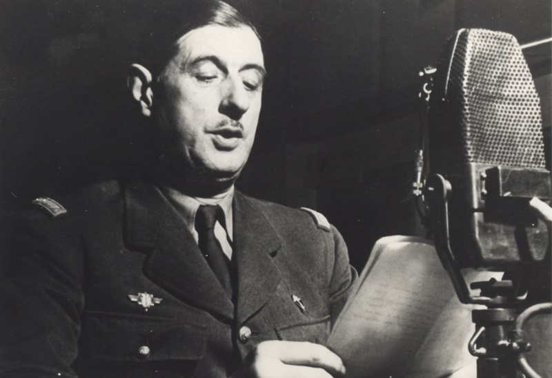 Au micro de la BBC, en octobre 1941 à Londres.